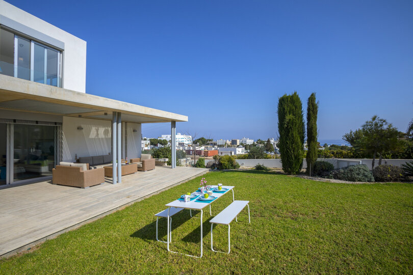 Ailenizin Bu Lüks Çağdaş Tarz Villayı Kiraladığını Hayal Edin, Protaras Villa 1429