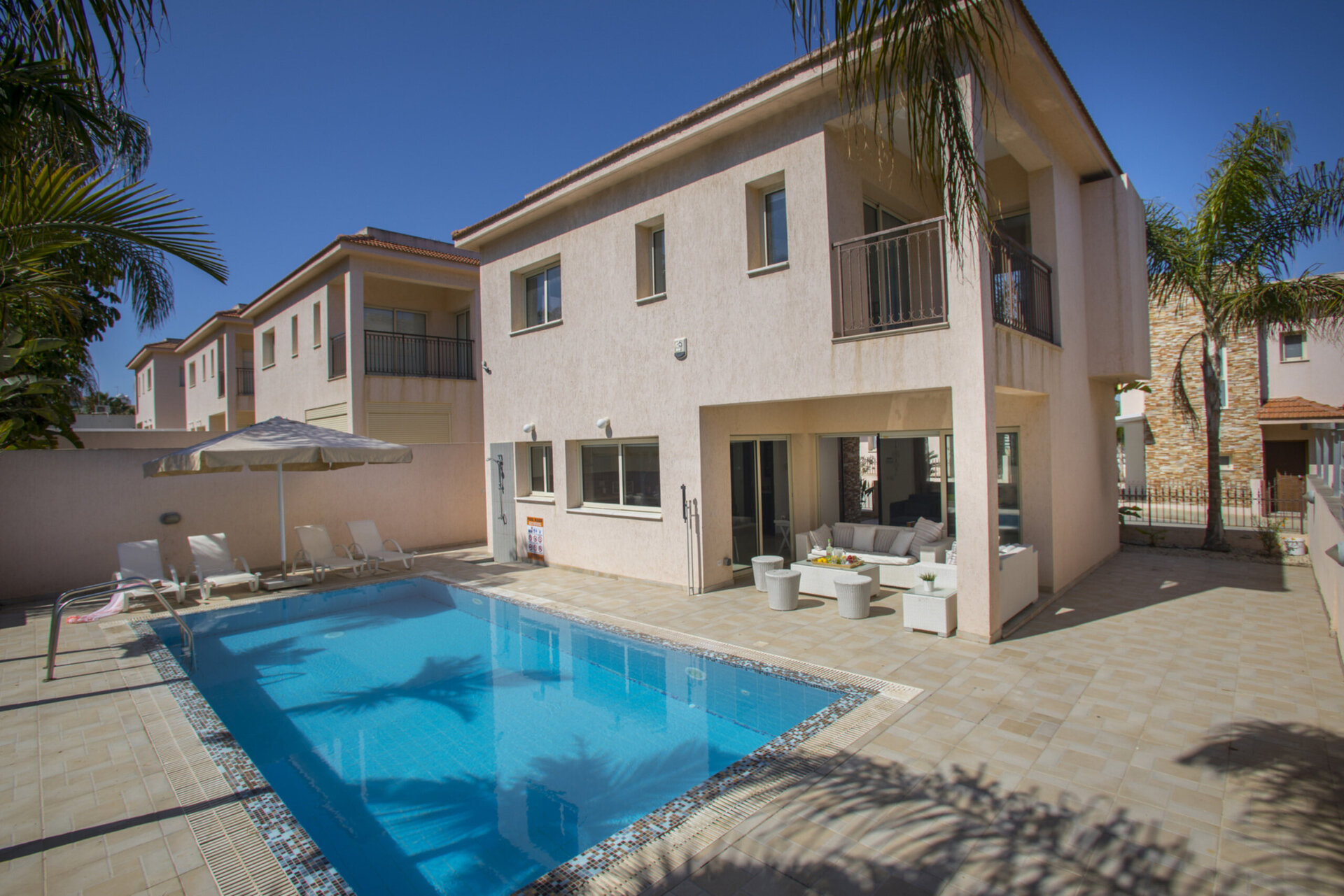 Pernera'da Plaja Yakın 5 Yıldızlı Villanızın Keyfini Çıkarmanın Sırrı, Protaras Villa 1449