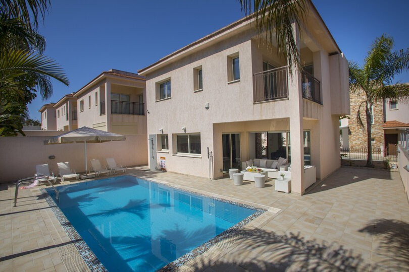 Pernera'da Plaja Yakın 5 Yıldızlı Villanızın Keyfini Çıkarmanın Sırrı, Protaras Villa 1449