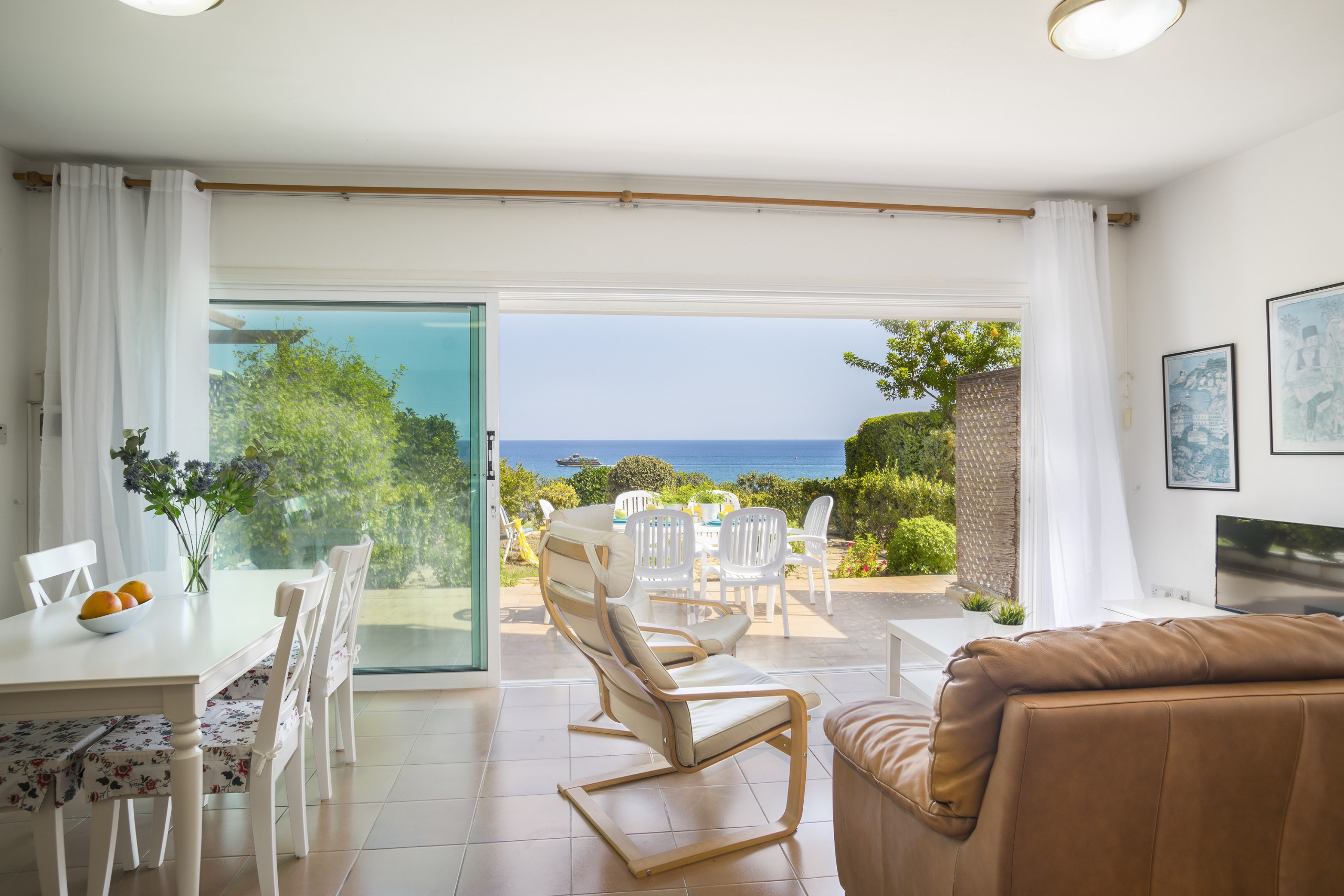Siz ve Ailenizin bu sahildeki Evi, Protaras Apartman Dairesi 1450'yi kiraladığınızı hayal edin