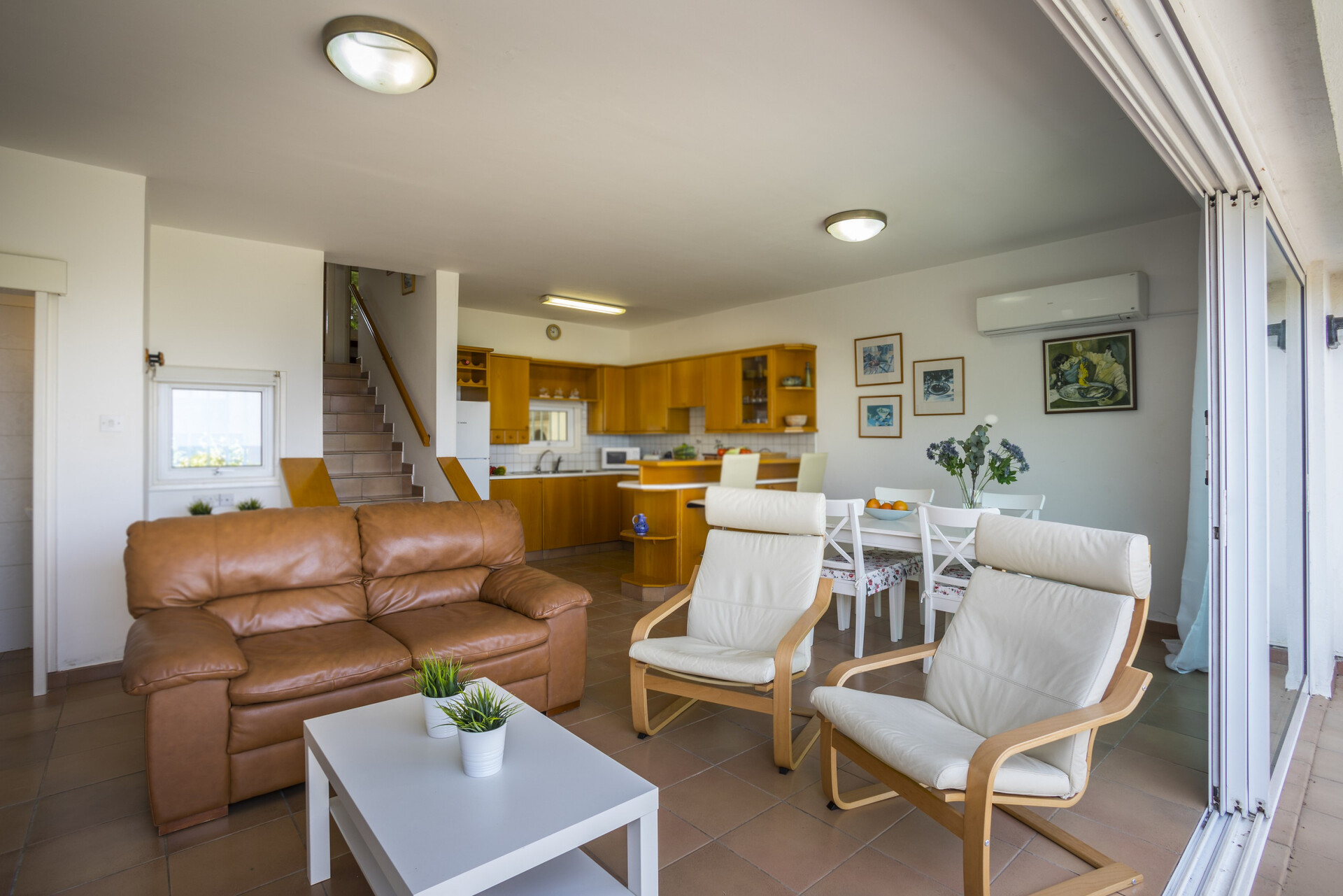 Siz ve Ailenizin bu sahildeki Evi, Protaras Apartman Dairesi 1450'yi kiraladığınızı hayal edin