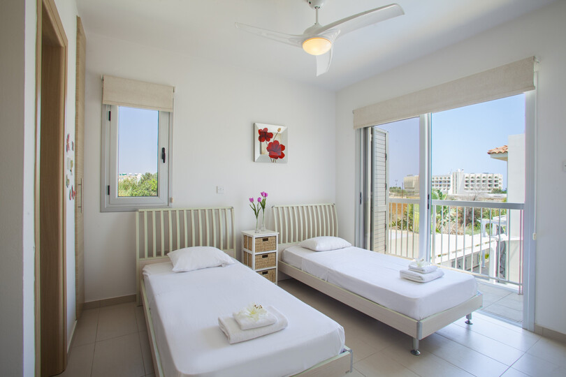 Plaja Yakın 5 Yıldızlı Villanızın Keyfini Çıkarmanın Sırrı, Protaras Villa 1469