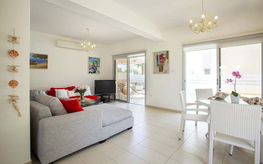 Plaja Yakın 5 Yıldızlı Villanızın Keyfini Çıkarmanın Sırrı, Protaras Villa 1469