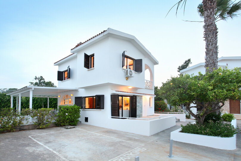 Plaja birkaç dakika mesafede Lüks 3 Yatak Odalı Villanızı Kiralamak İçin En İyi Kılavuz, Protaras Villa 1496