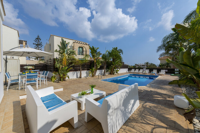 Plaja Yakın 5 Yıldızlı Villanızın Keyfini Çıkarmanın Sırrı, Protaras Villa 1498