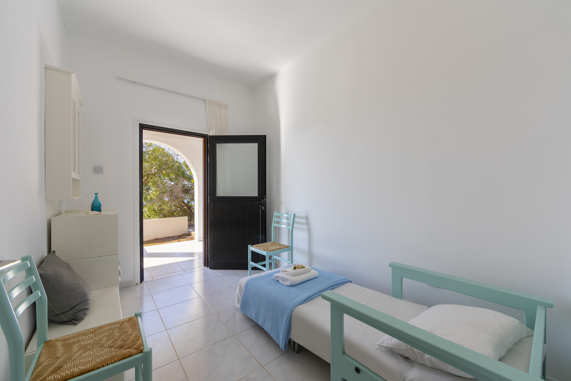 Ailenizin Ayia Napa, Ayia Napa Villa 1371'de Bu Lüks Çağdaş Tarz Villayı Kiraladığını Hayal Edin