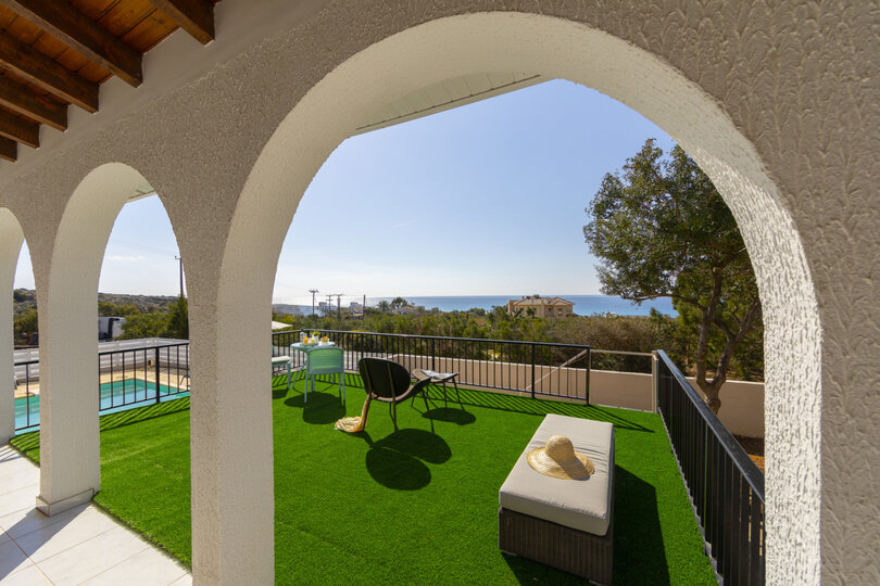 Ailenizin Ayia Napa, Ayia Napa Villa 1371'de Bu Lüks Çağdaş Tarz Villayı Kiraladığını Hayal Edin