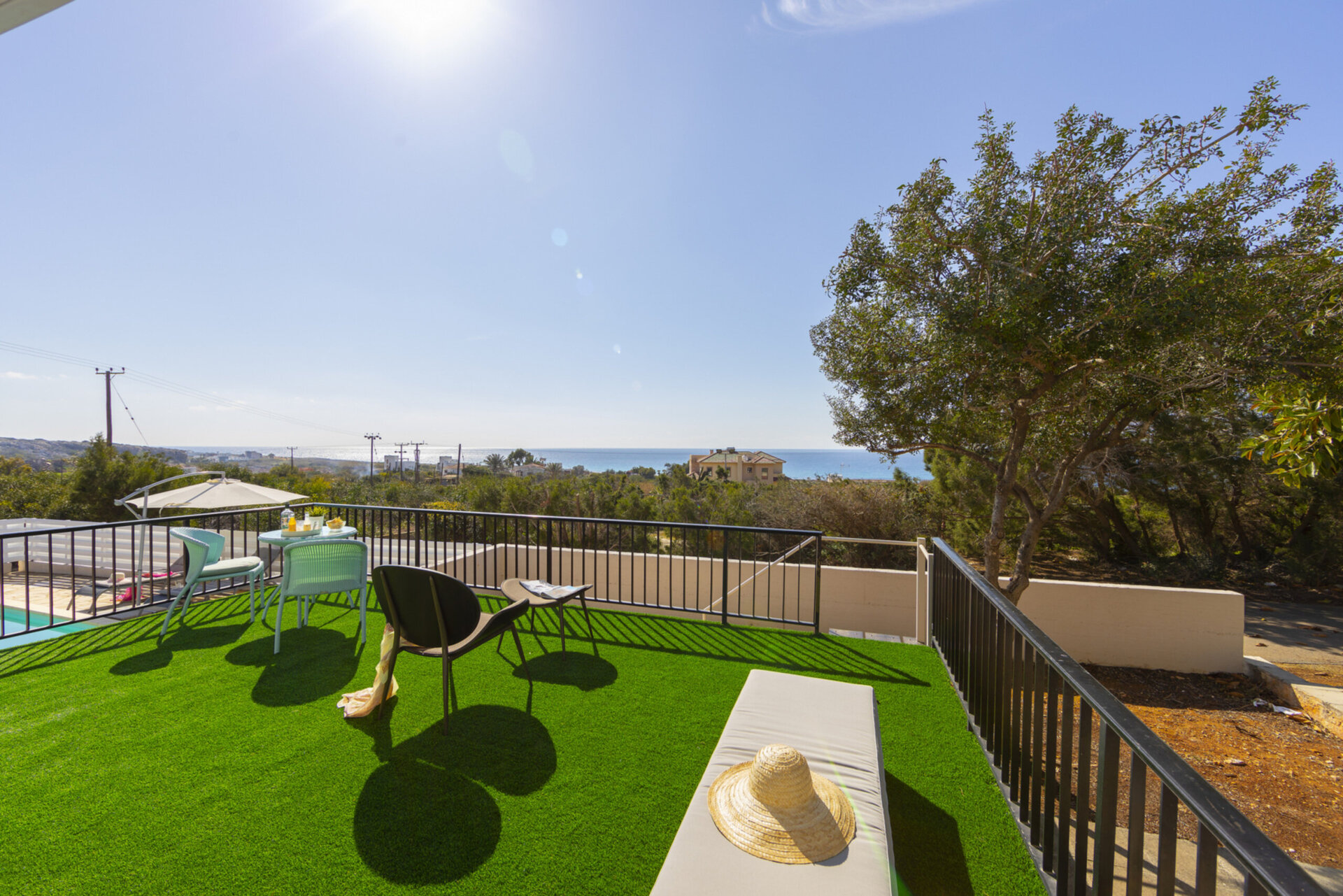 Ailenizin Ayia Napa, Ayia Napa Villa 1371'de Bu Lüks Çağdaş Tarz Villayı Kiraladığını Hayal Edin
