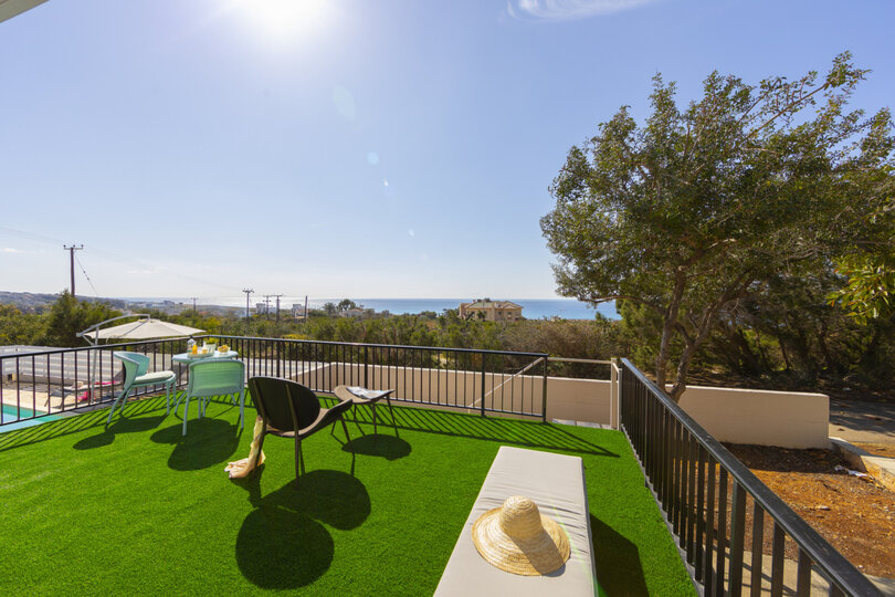 Ailenizin Ayia Napa, Ayia Napa Villa 1371'de Bu Lüks Çağdaş Tarz Villayı Kiraladığını Hayal Edin