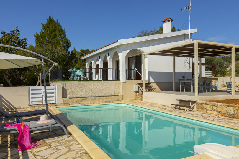Ailenizin Ayia Napa, Ayia Napa Villa 1371'de Bu Lüks Çağdaş Tarz Villayı Kiraladığını Hayal Edin