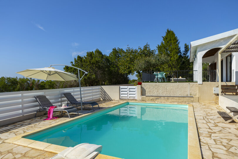 Ailenizin Ayia Napa, Ayia Napa Villa 1371'de Bu Lüks Çağdaş Tarz Villayı Kiraladığını Hayal Edin
