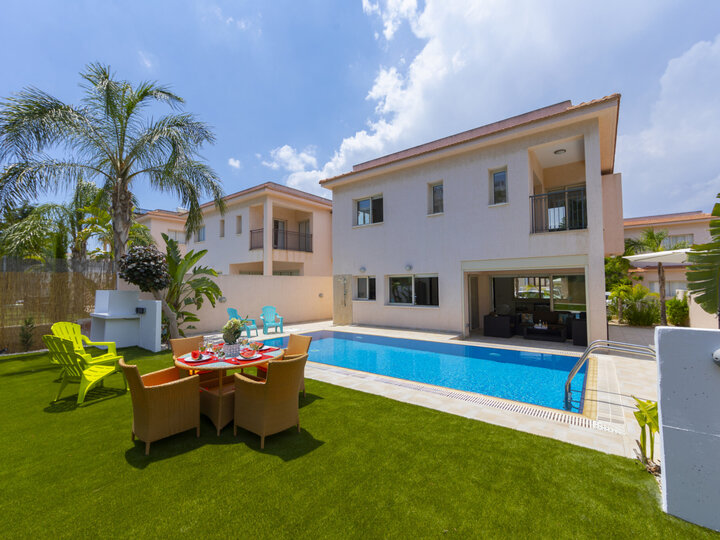 Sonunda Pernera'da Plaja Yakın Mükemmel Lüks Villa Protaras Villa 1506'yı Kiralayabilirsiniz.