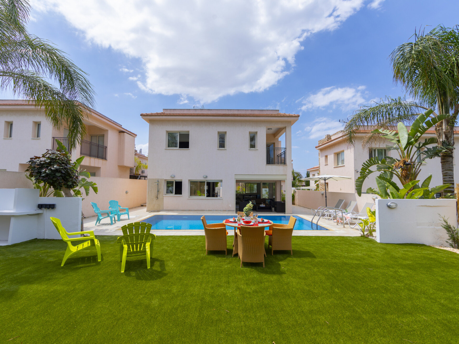 Sonunda Pernera'da Plaja Yakın Mükemmel Lüks Villa Protaras Villa 1506'yı Kiralayabilirsiniz.