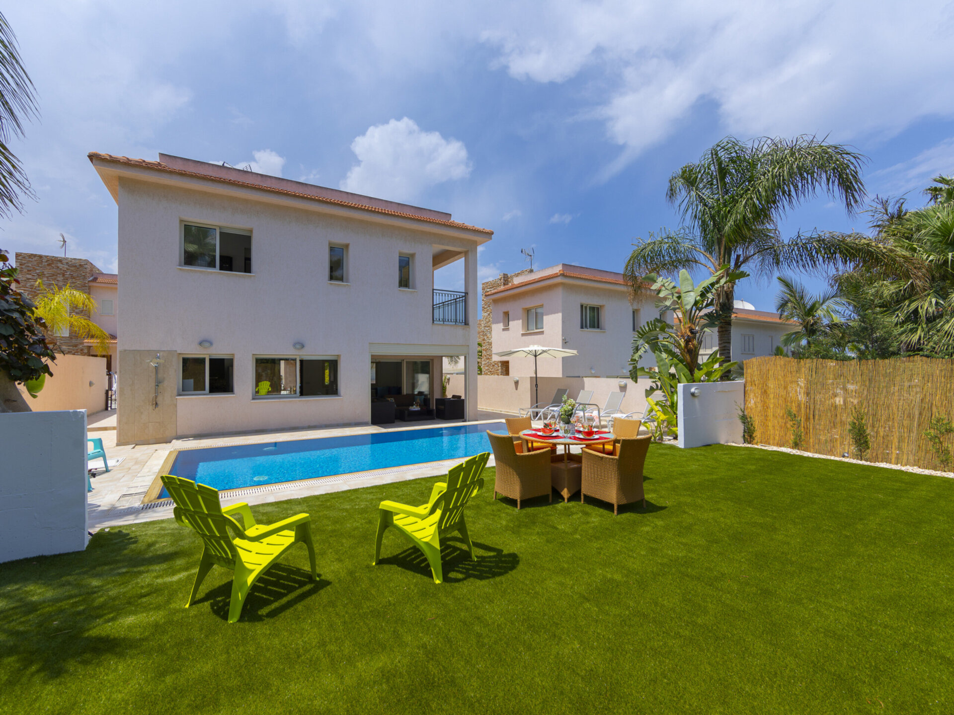 Sonunda Pernera'da Plaja Yakın Mükemmel Lüks Villa Protaras Villa 1506'yı Kiralayabilirsiniz.