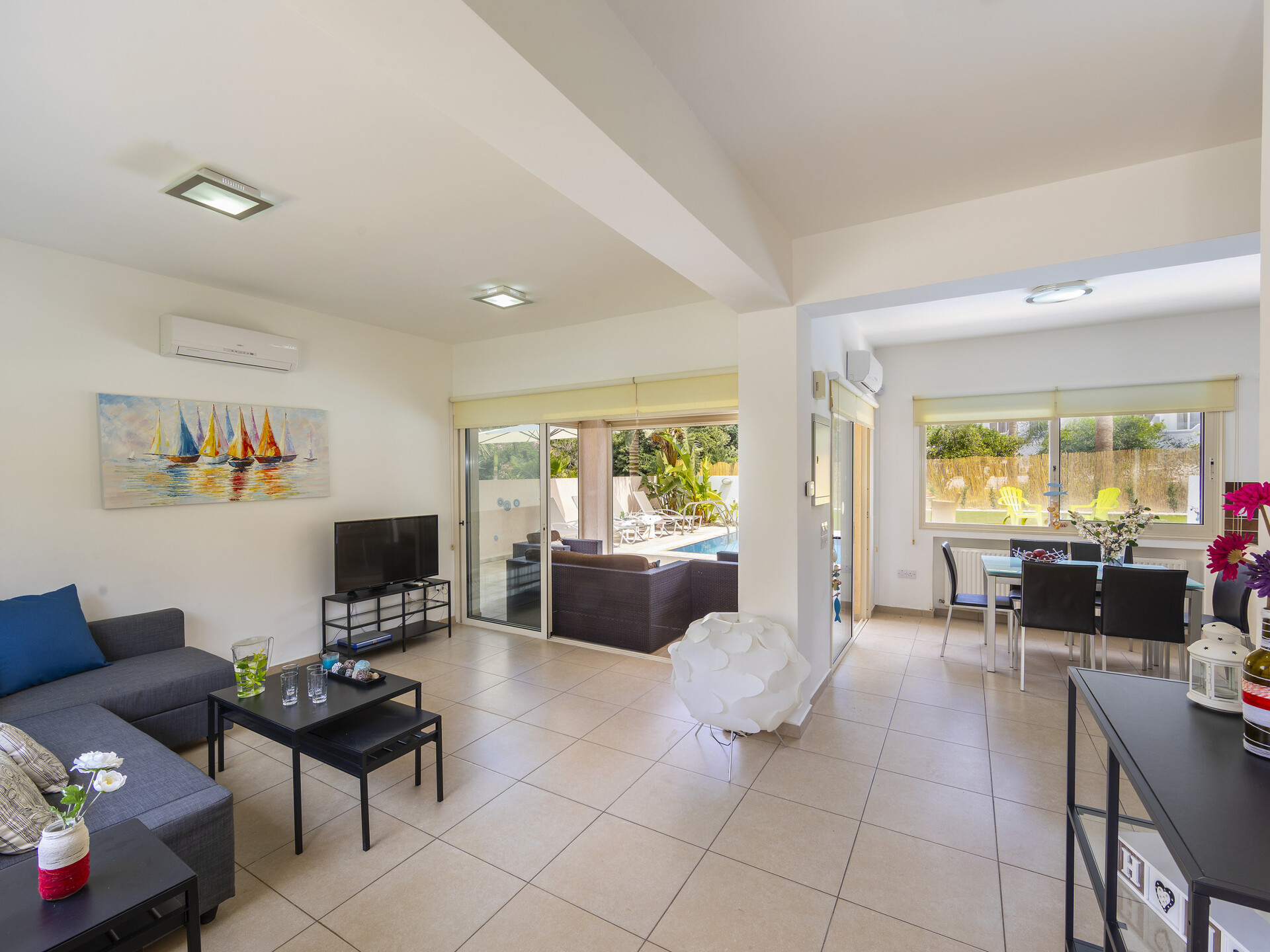 Sonunda Pernera'da Plaja Yakın Mükemmel Lüks Villa Protaras Villa 1506'yı Kiralayabilirsiniz.