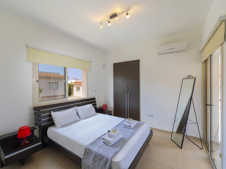 Sonunda Pernera'da Plaja Yakın Mükemmel Lüks Villa Protaras Villa 1506'yı Kiralayabilirsiniz.