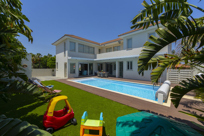 Picture Güzel Özel Havuzlu 5 Yıldızlı Villanızı Kiralamak, Larnaka Villa 1397