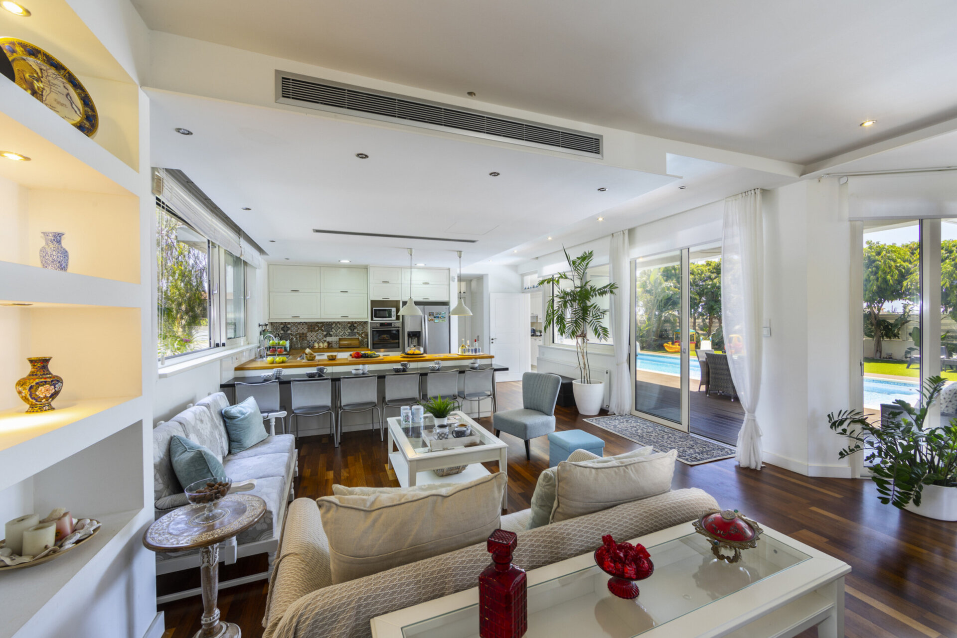 Picture Güzel Özel Havuzlu 5 Yıldızlı Villanızı Kiralamak, Larnaka Villa 1397