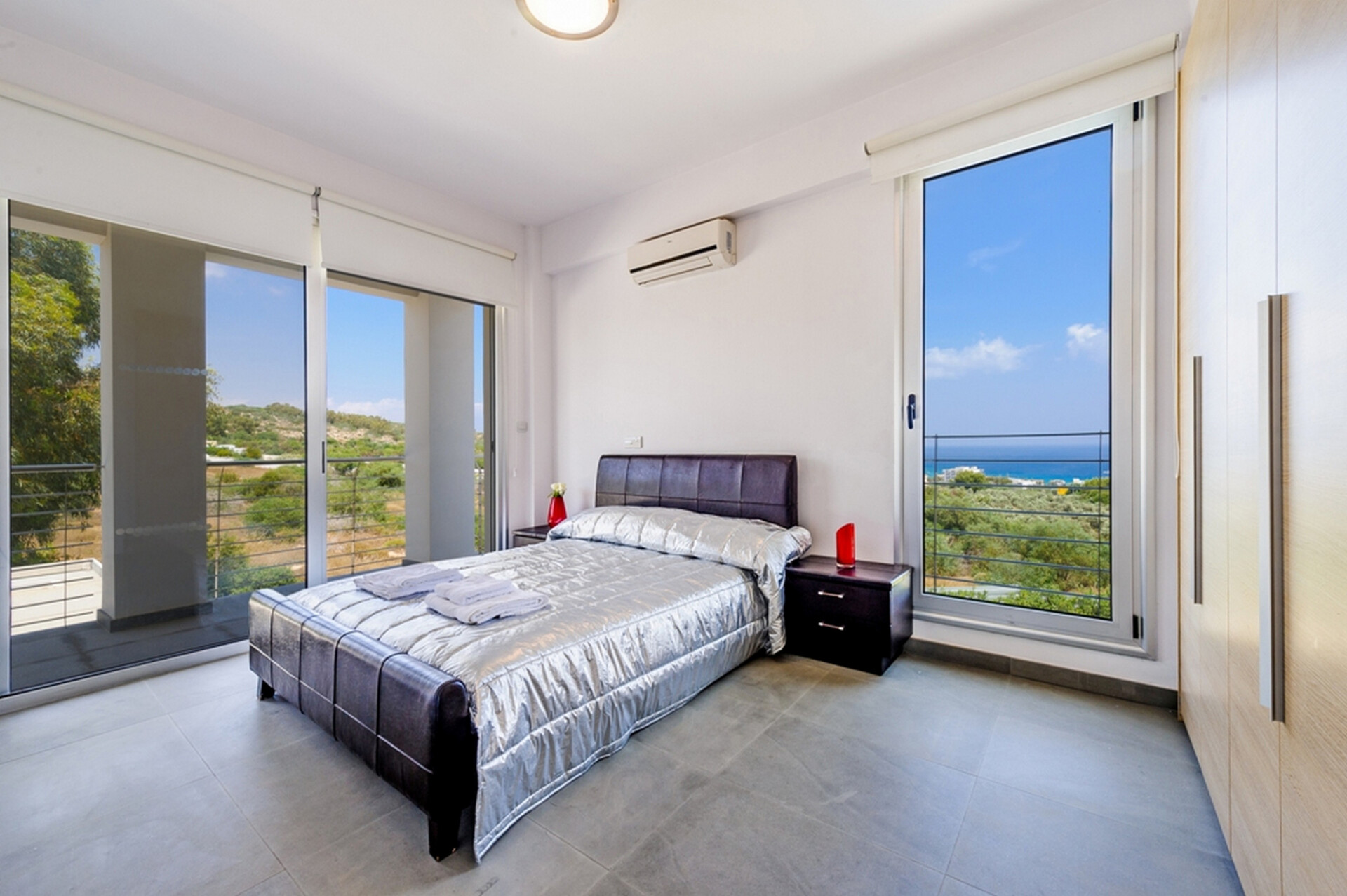 Ailenizin Deniz Manzaralı Bu Lüks Villayı Kiraladığını Düşünün, Protaras Villa 1528