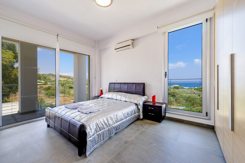 Ailenizin Deniz Manzaralı Bu Lüks Villayı Kiraladığını Düşünün, Protaras Villa 1528