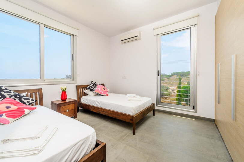 Ailenizin Deniz Manzaralı Bu Lüks Villayı Kiraladığını Düşünün, Protaras Villa 1528