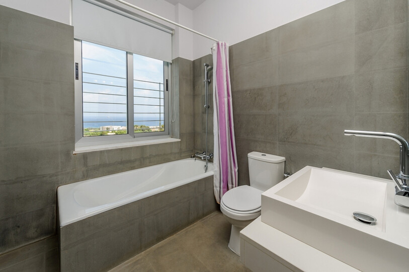 Ailenizin Deniz Manzaralı Bu Lüks Villayı Kiraladığını Düşünün, Protaras Villa 1528