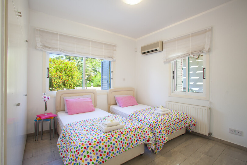 Ailenizin Bu Lüks Sahil Villasını Kiraladığını Düşünün, Larnaka Villa 1399