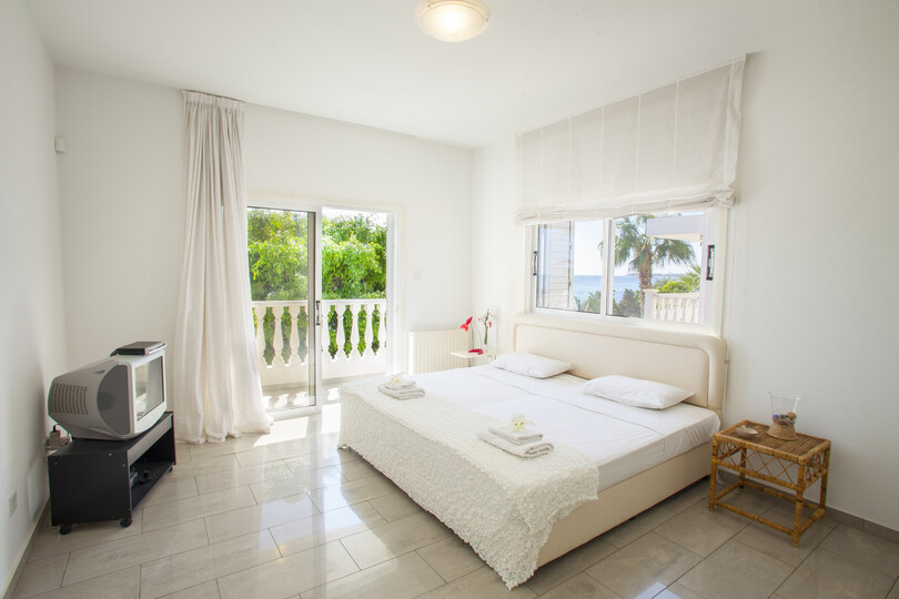 Ailenizin Bu Lüks Sahil Villasını Kiraladığını Düşünün, Larnaka Villa 1399