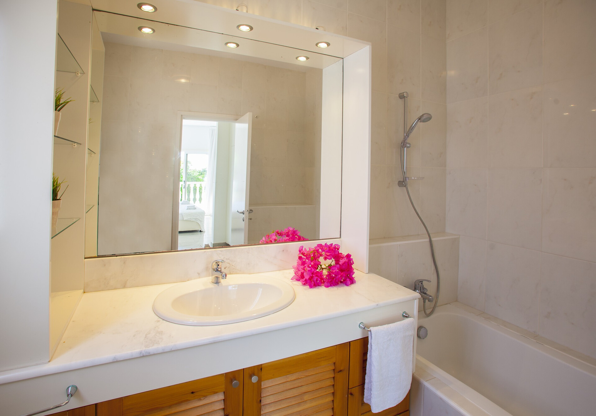 Ailenizin Bu Lüks Sahil Villasını Kiraladığını Düşünün, Larnaka Villa 1399