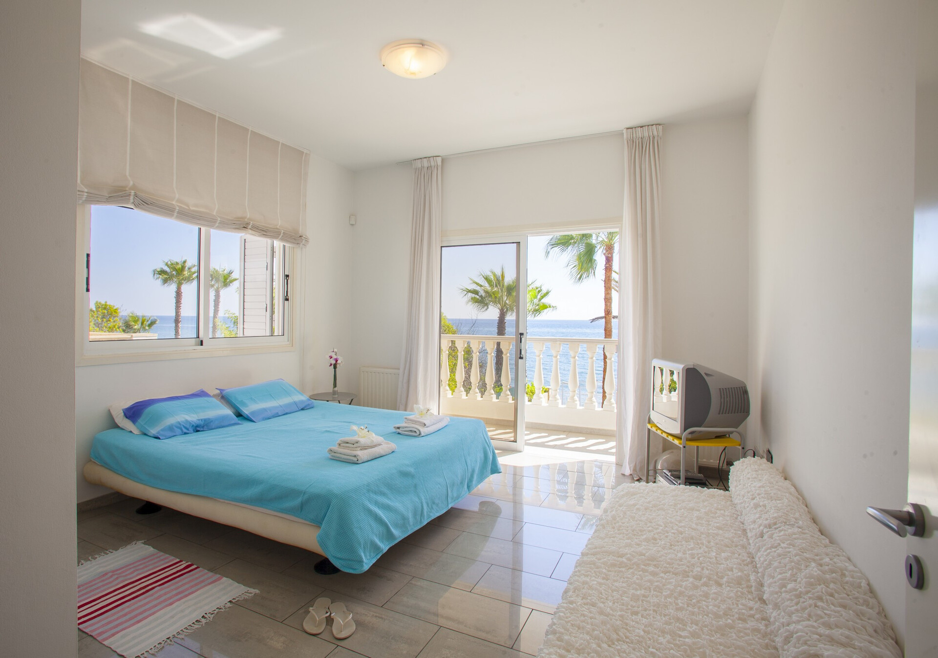 Ailenizin Bu Lüks Sahil Villasını Kiraladığını Düşünün, Larnaka Villa 1399