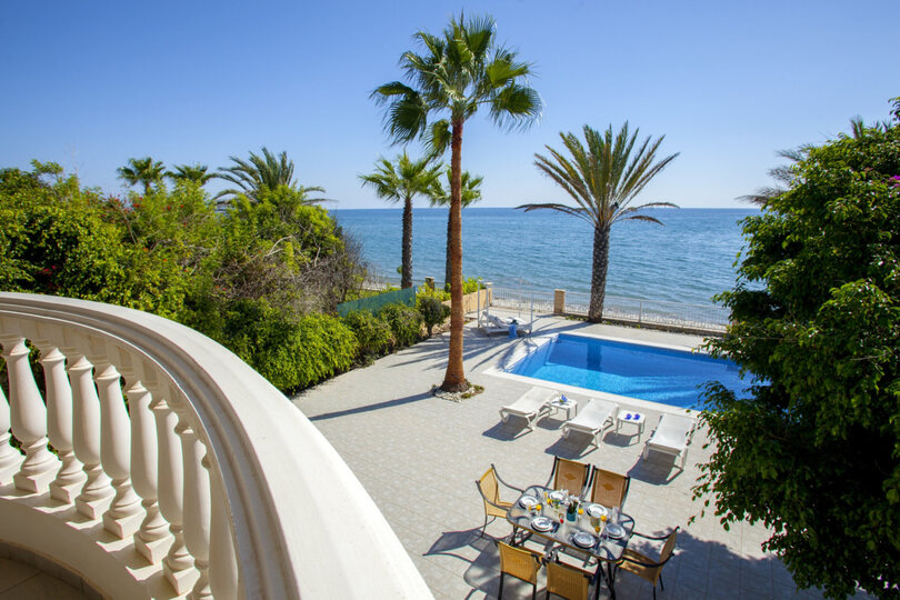 Ailenizin Bu Lüks Sahil Villasını Kiraladığını Düşünün, Larnaka Villa 1399
