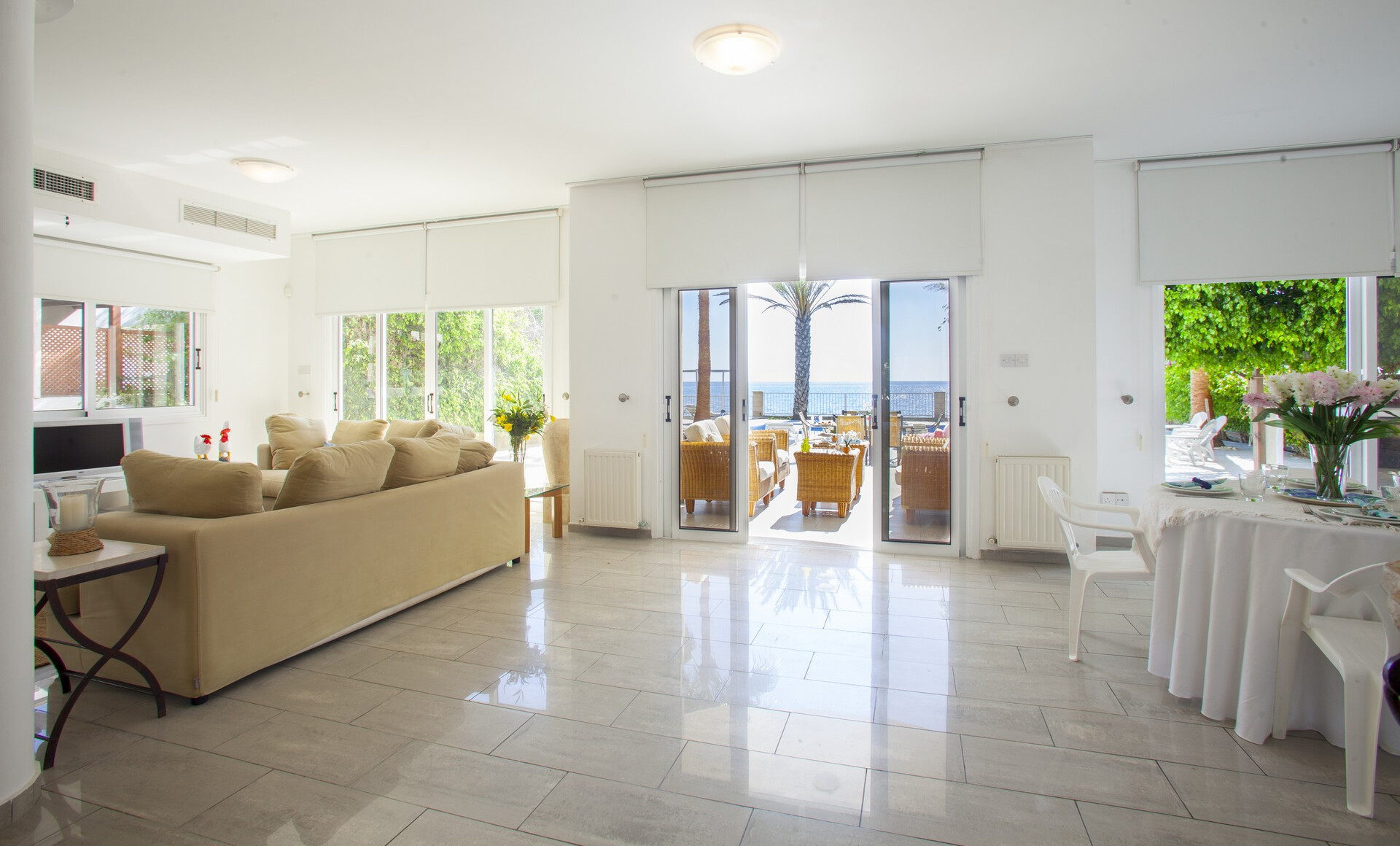 Ailenizin Bu Lüks Sahil Villasını Kiraladığını Düşünün, Larnaka Villa 1399