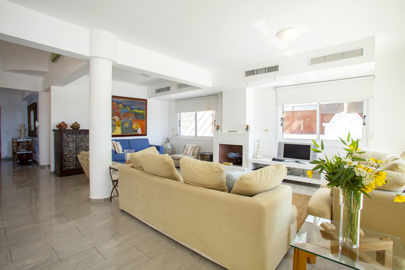 Ailenizin Bu Lüks Sahil Villasını Kiraladığını Düşünün, Larnaka Villa 1399