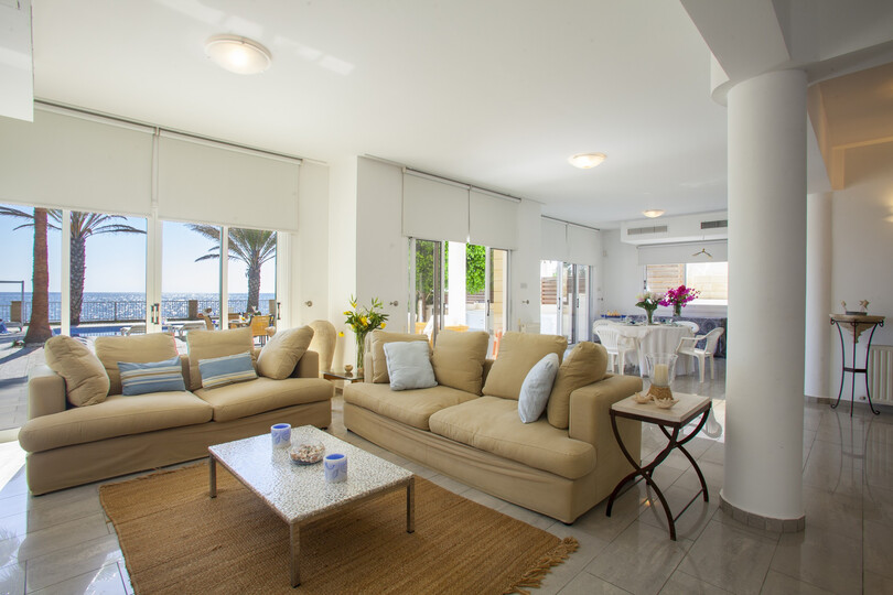 Ailenizin Bu Lüks Sahil Villasını Kiraladığını Düşünün, Larnaka Villa 1399
