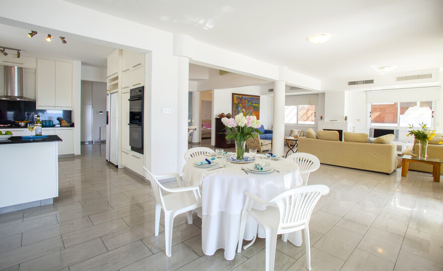 Ailenizin Bu Lüks Sahil Villasını Kiraladığını Düşünün, Larnaka Villa 1399
