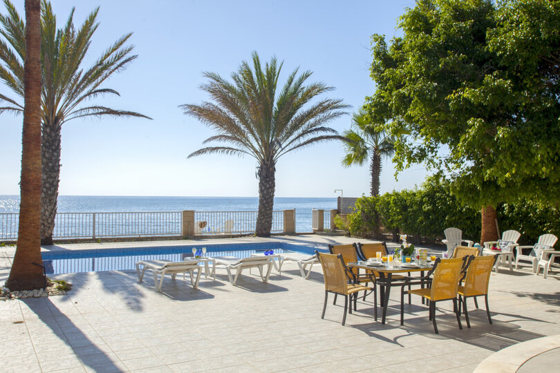 Ailenizin Bu Lüks Sahil Villasını Kiraladığını Düşünün, Larnaka Villa 1399