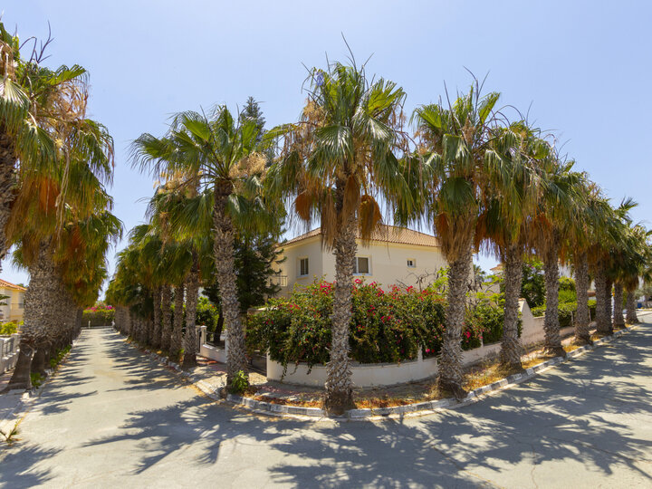 Siz ve Aileniz bu Sahil Villasına bayılacaksınız, Larnaca Villa 1400