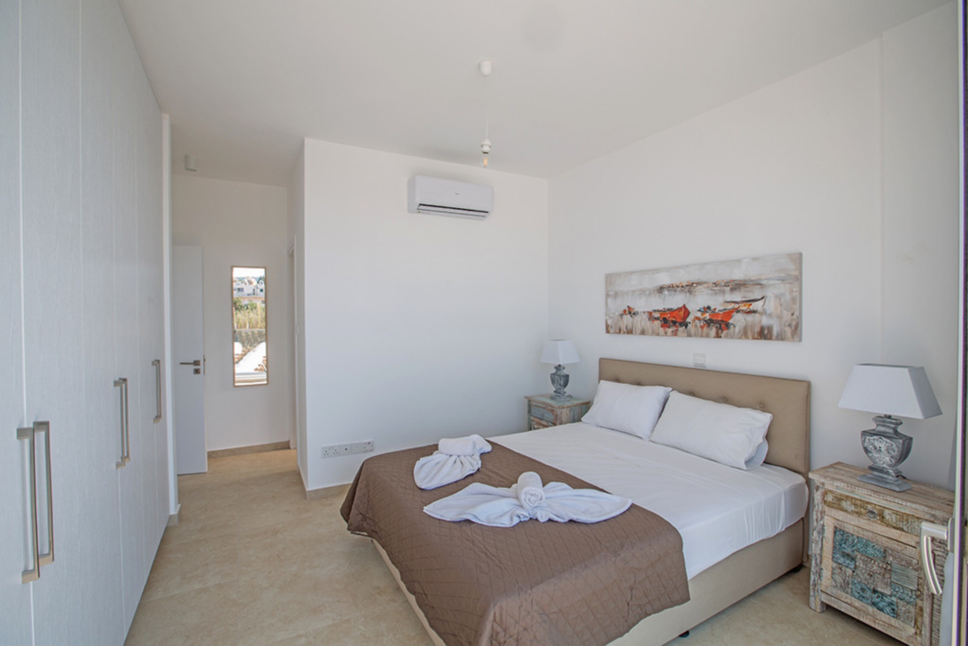 Ailenizin Protaras, Protaras Villa 1566'da Bu Lüks Çağdaş Tarz Villayı Kiraladığını Hayal Edin