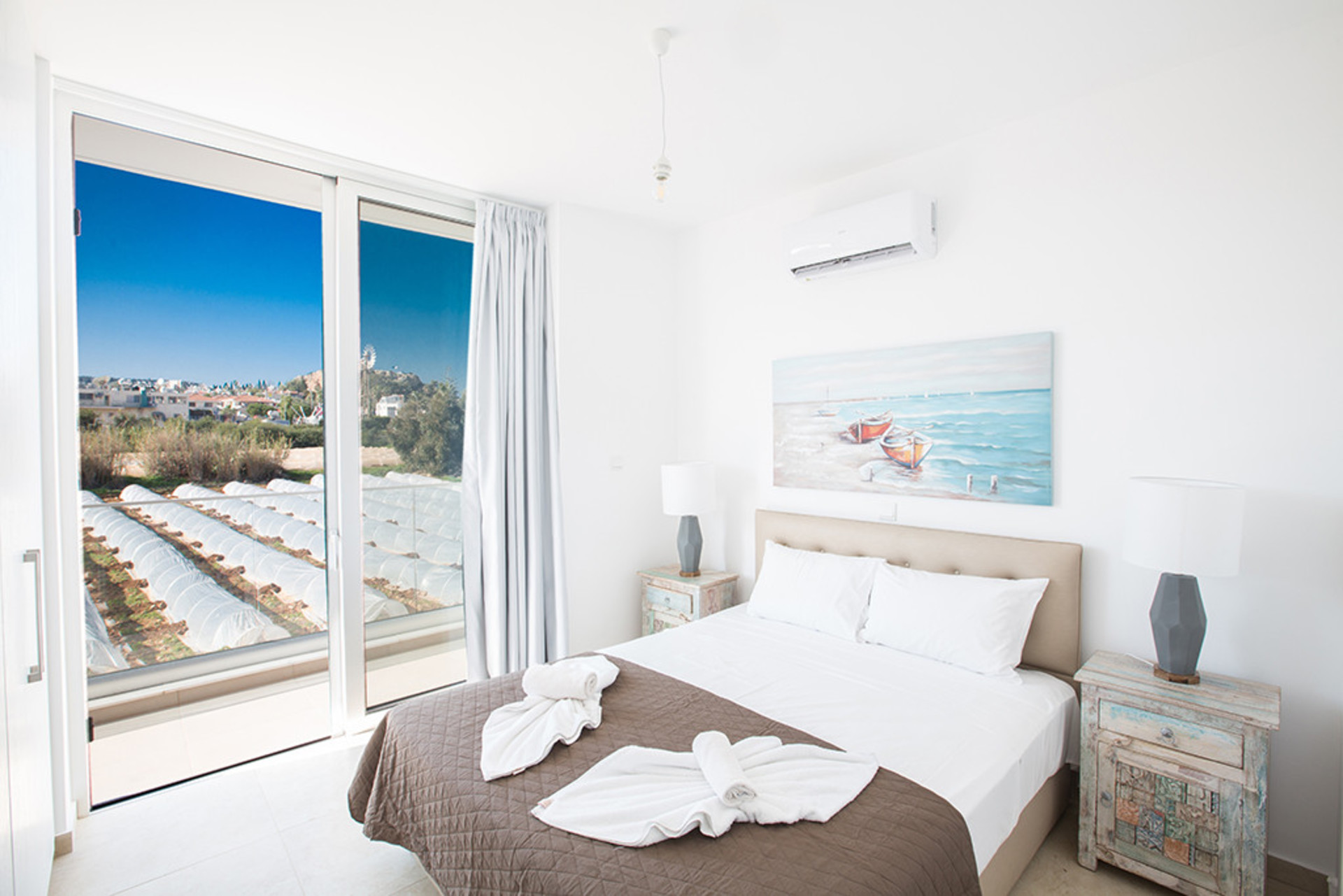 Ailenizin Protaras, Protaras Villa 1566'da Bu Lüks Çağdaş Tarz Villayı Kiraladığını Hayal Edin