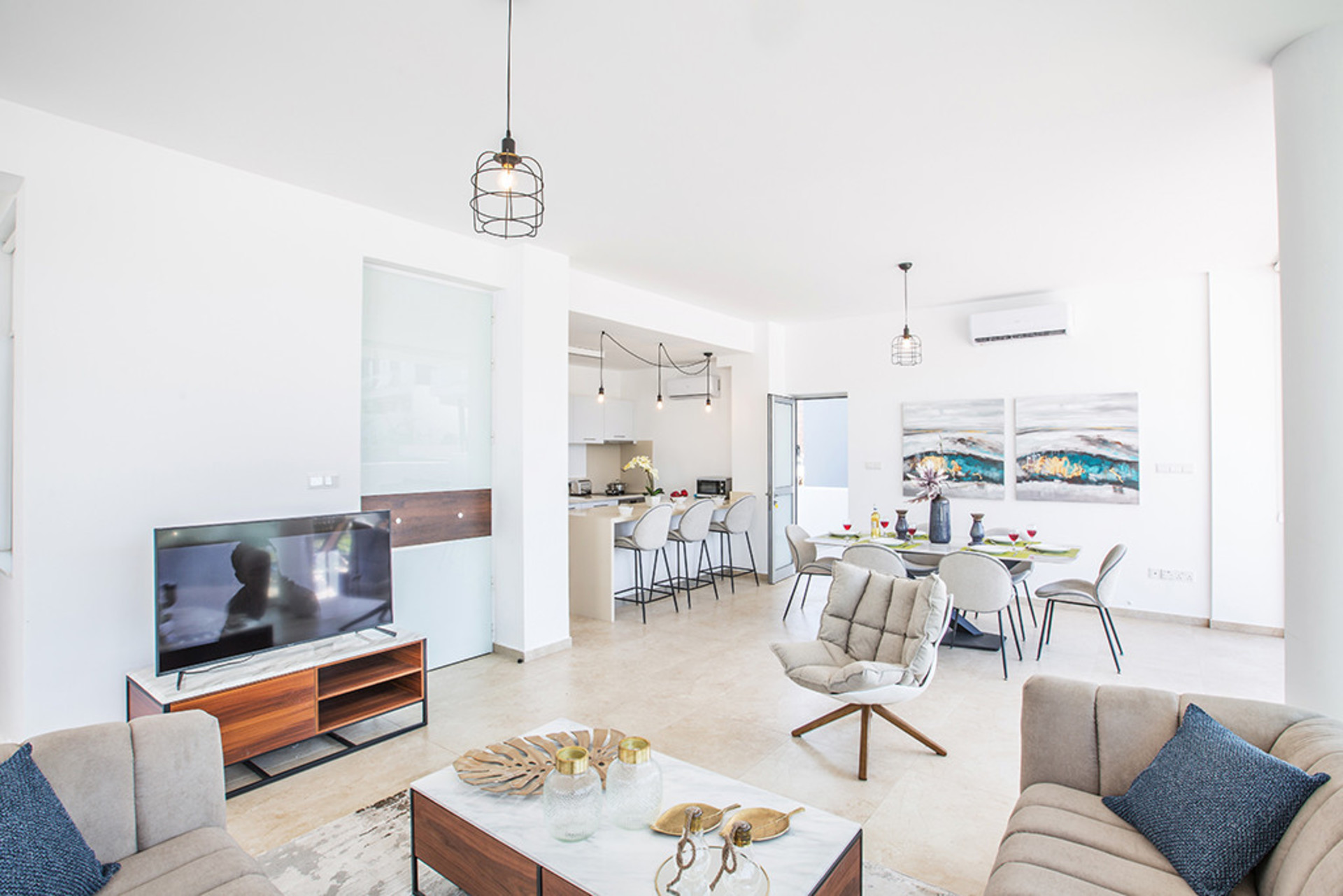 Ailenizin Protaras, Protaras Villa 1566'da Bu Lüks Çağdaş Tarz Villayı Kiraladığını Hayal Edin