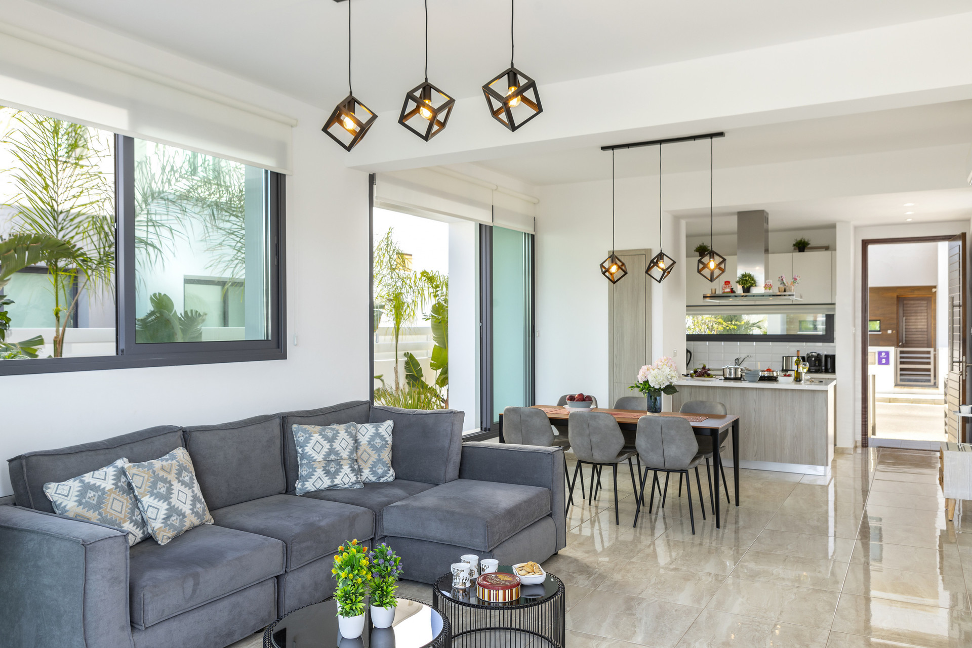 Plaja Yakın 5 Yıldızlı Villanızın Keyfini Çıkarmanın Sırrı, Protaras Villa 1323