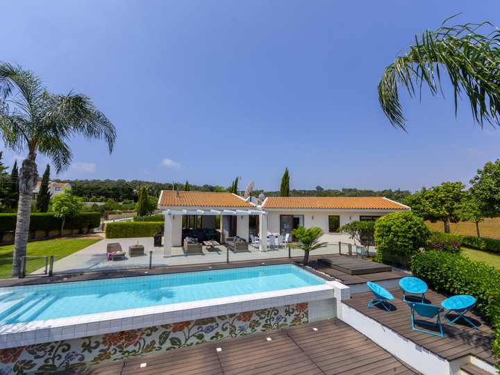 Sonunda Protaras'ta tüm aksiyona yakın Mükemmel Lüks Villayı Kiralayabilirsiniz, Protaras Villa 1569