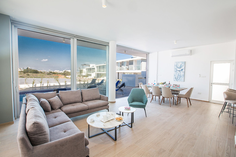Ailenizin Protaras, Protaras Villa 1575'te Bu Lüks Çağdaş Tarz Villayı Kiraladığını Hayal Edin