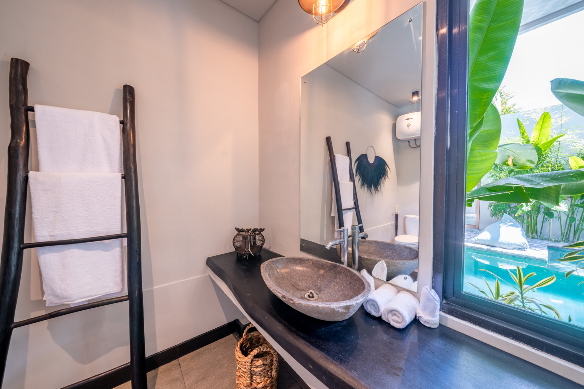 Ailenizin Kabupaten Badung Berawa Plajı'na Yakın 4 Yatak Odalı Lüks Bir Tatil Villası Kiraladığını Hayal Edin, Bali Villa 2094