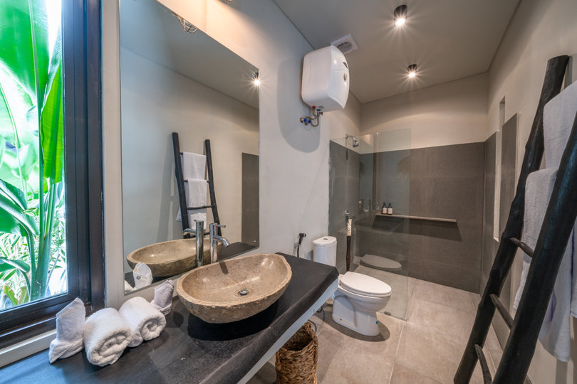 Ailenizin Kabupaten Badung Berawa Plajı'na Yakın 4 Yatak Odalı Lüks Bir Tatil Villası Kiraladığını Hayal Edin, Bali Villa 2094