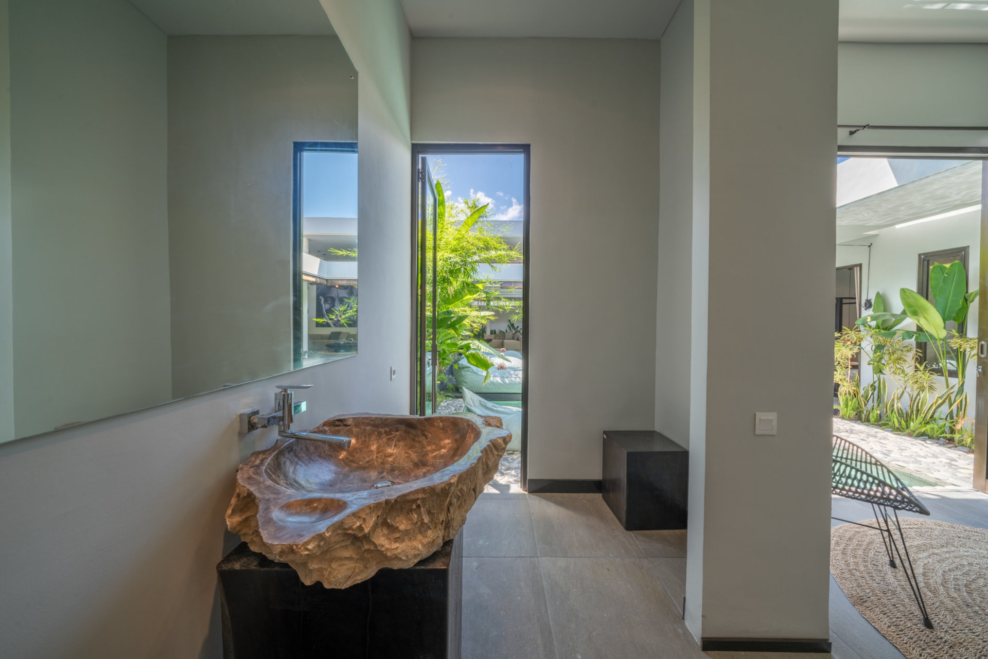 Ailenizin Kabupaten Badung Berawa Plajı'na Yakın 4 Yatak Odalı Lüks Bir Tatil Villası Kiraladığını Hayal Edin, Bali Villa 2094