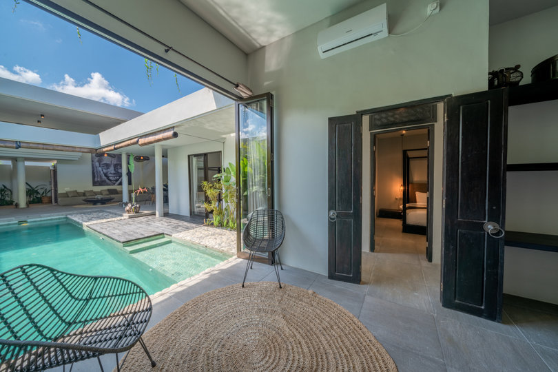 Ailenizin Kabupaten Badung Berawa Plajı'na Yakın 4 Yatak Odalı Lüks Bir Tatil Villası Kiraladığını Hayal Edin, Bali Villa 2094