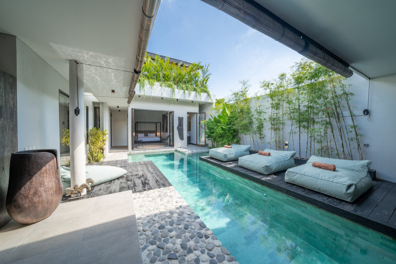 Ailenizin Kabupaten Badung Berawa Plajı'na Yakın 4 Yatak Odalı Lüks Bir Tatil Villası Kiraladığını Hayal Edin, Bali Villa 2094
