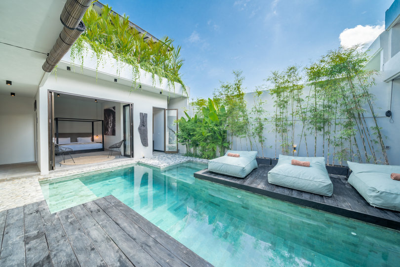 Ailenizin Kabupaten Badung Berawa Plajı'na Yakın 4 Yatak Odalı Lüks Bir Tatil Villası Kiraladığını Hayal Edin, Bali Villa 2094