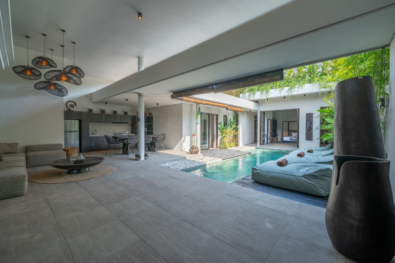Ailenizin Kabupaten Badung Berawa Plajı'na Yakın 4 Yatak Odalı Lüks Bir Tatil Villası Kiraladığını Hayal Edin, Bali Villa 2094